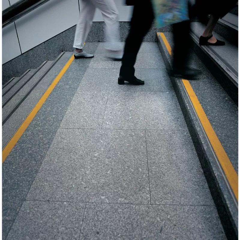 Banda antialunecare 3M Safety-Walk 710, 50.8mmx18.3m, culoare negru (zone de trafic intens)
